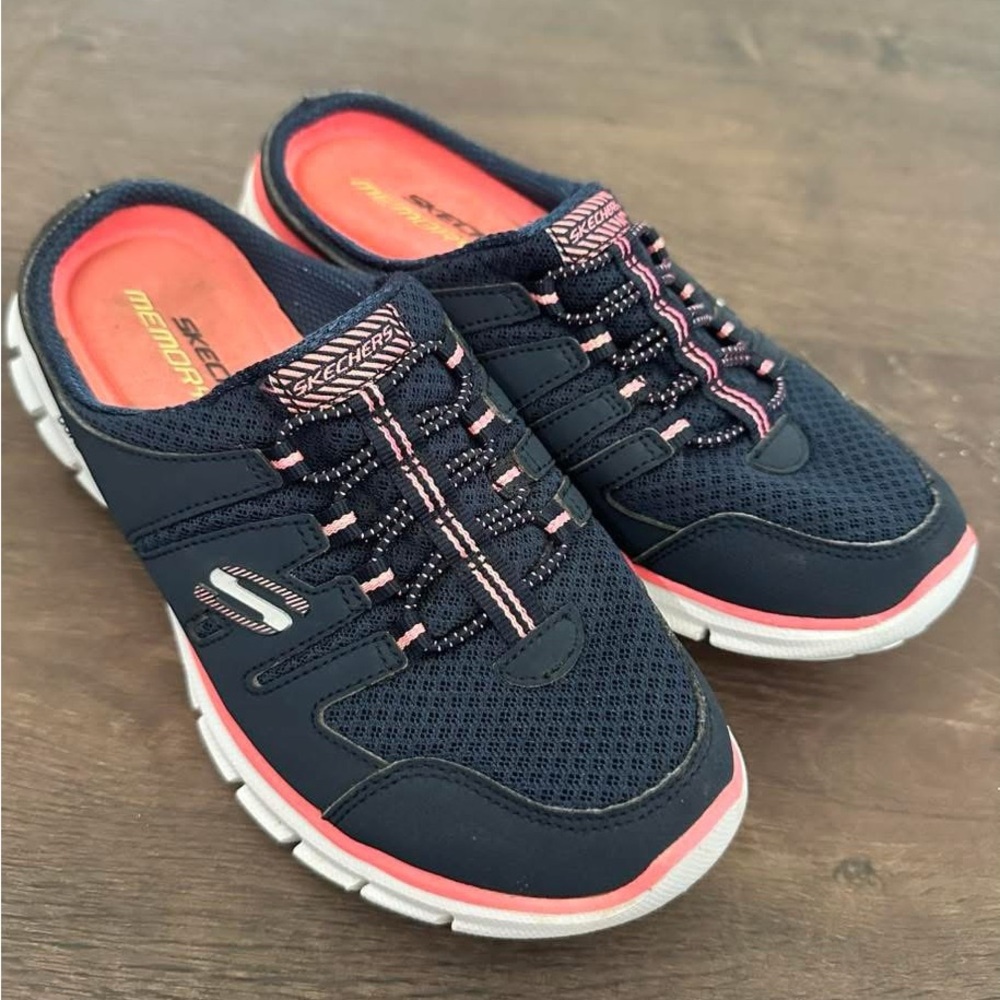 Skechers Women's Navy and Pink Mules